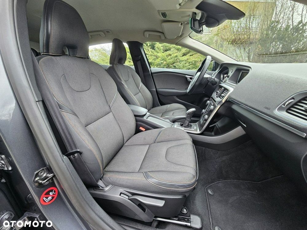 Volvo V40 Cross Country - 12