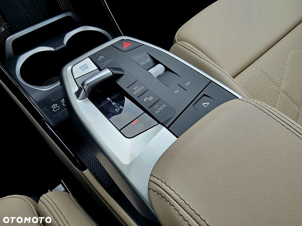 BMW iX2 eDrive20 66.5kWh M Sport - 23