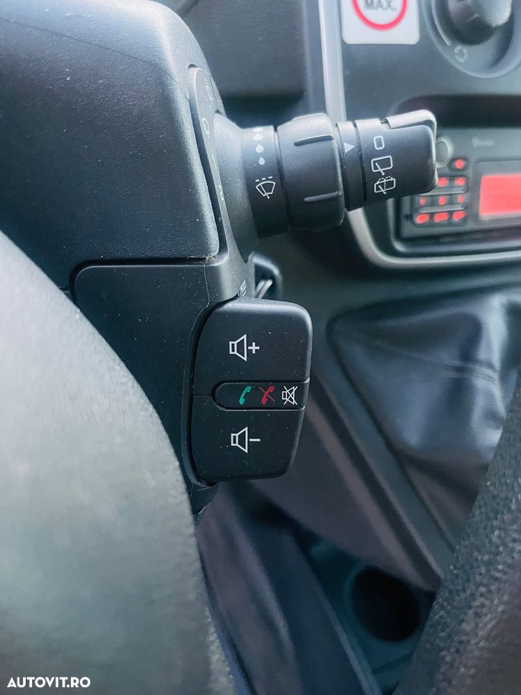 Renault Kangoo ver-grand-blue-dci-95-equilibre - 13