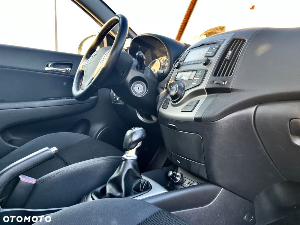 Hyundai i30 i30cw 1.4 FIFA WM Edition - 29