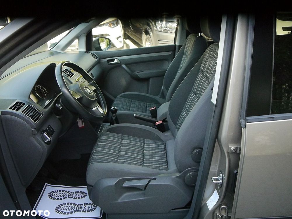 Volkswagen Touran - 29