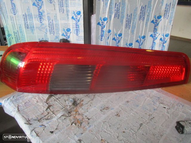 Farol Tras 2S5113A603A FORD FIESTA 2003 ESQ - 1