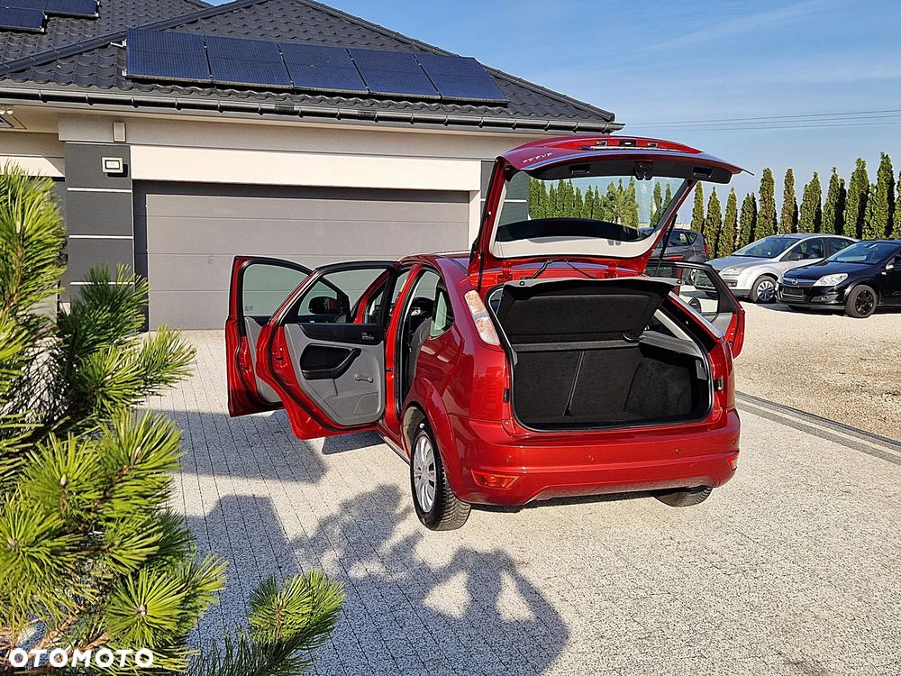 Ford Focus 1.6 16V Ghia - 8