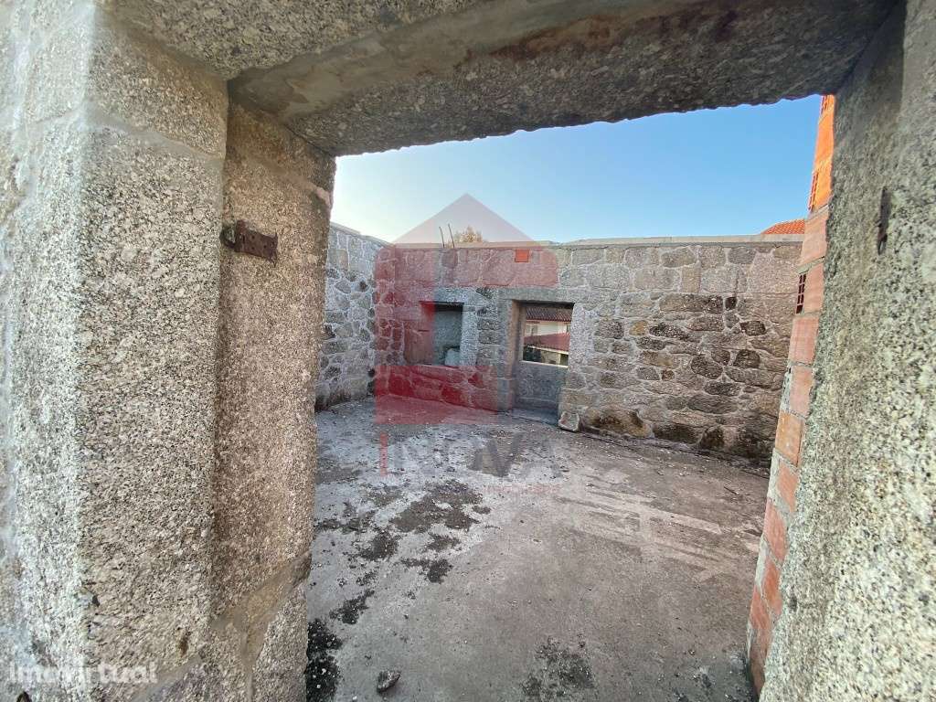 Vende-se Moradia para restauro, Sande - Grande imagem: 3/26