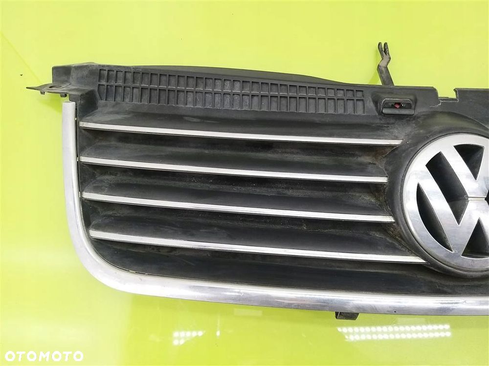 Atrapa Grill ZNACZEK LOGO  VW Passat B5 LIFT 2000-2005 3B0853651L CHROM - 3