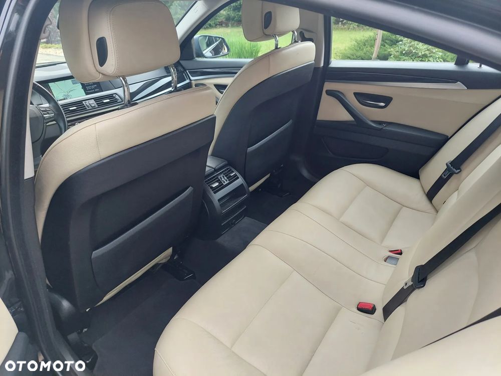 BMW Seria 5 528i Sport-Aut - 26