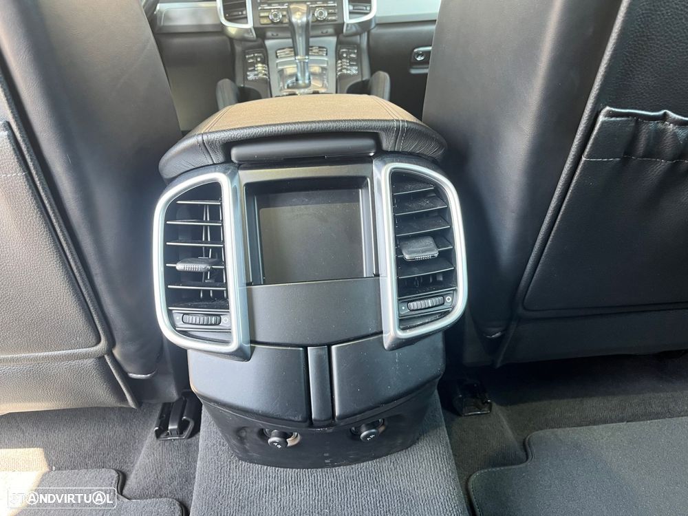 Porsche Cayenne Standard - 40