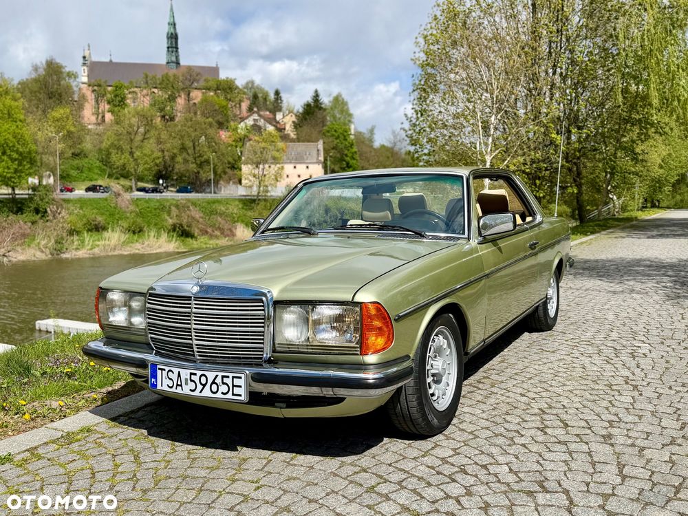 Mercedes-Benz W123 - 1