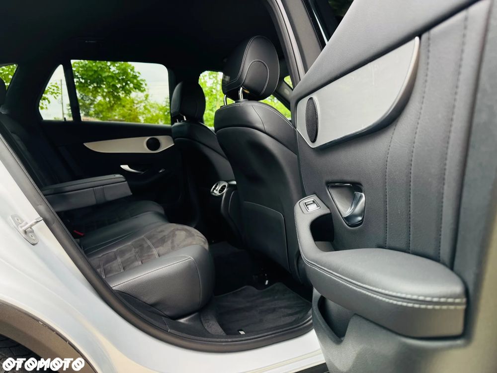 Mercedes-Benz GLC 220 d 4Matic 9G-TRONIC AMG Line Plus - 33