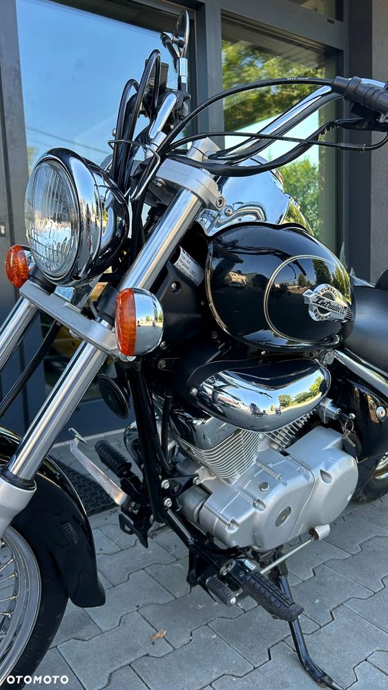 Suzuki Intruder - 13