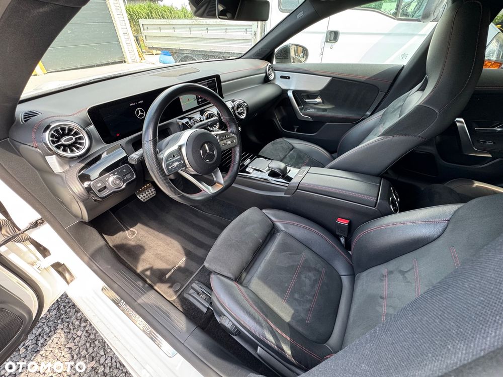 Mercedes-Benz CLA 220 4-Matic AMG Line 7G-DCT - 16