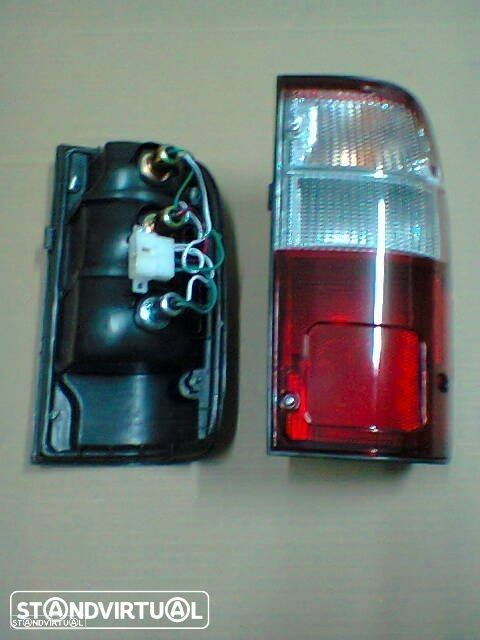 farolim stop toyota hilux ln165 1997-2001 (novos) - 2