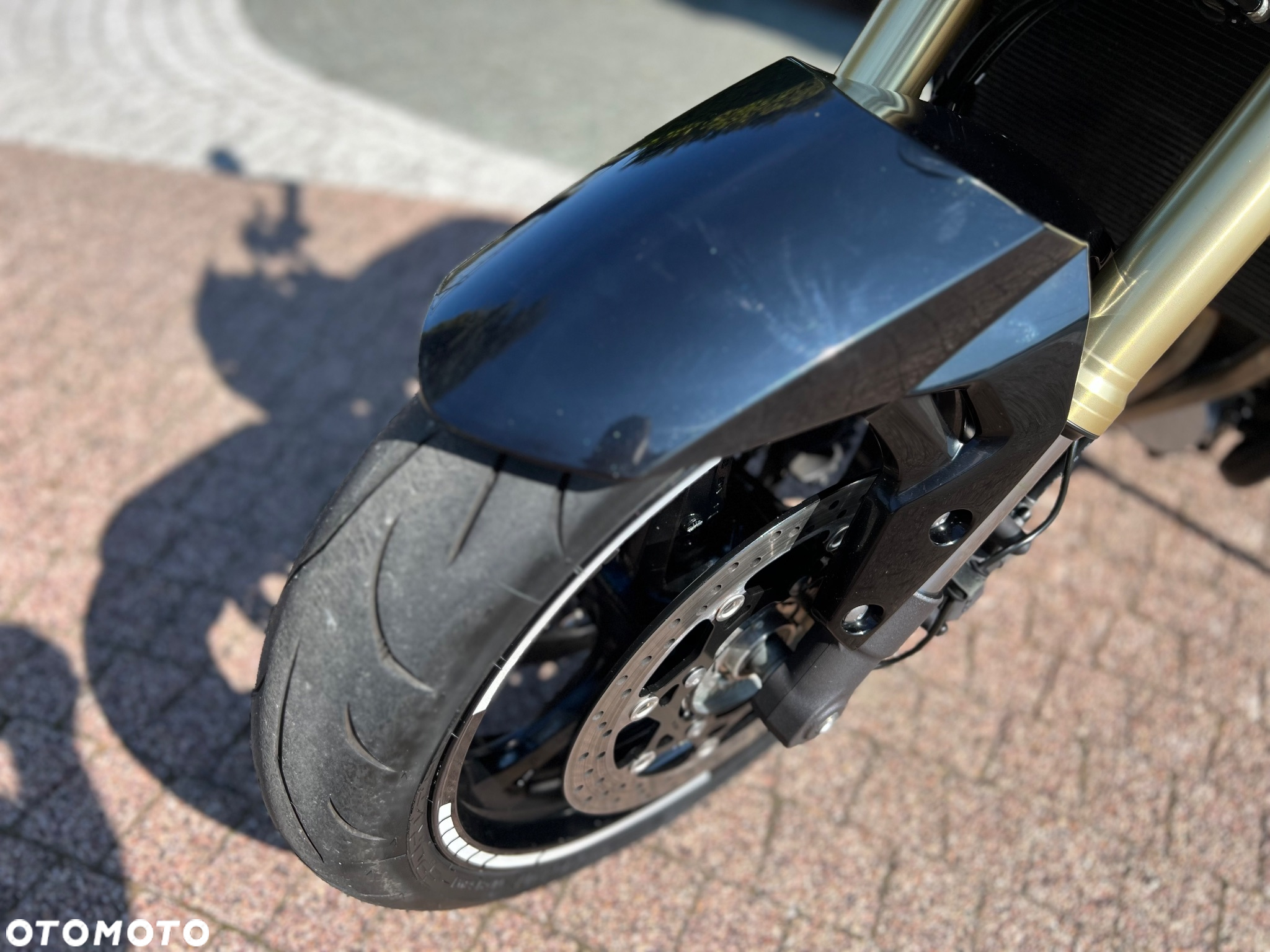 Suzuki GSR - 29