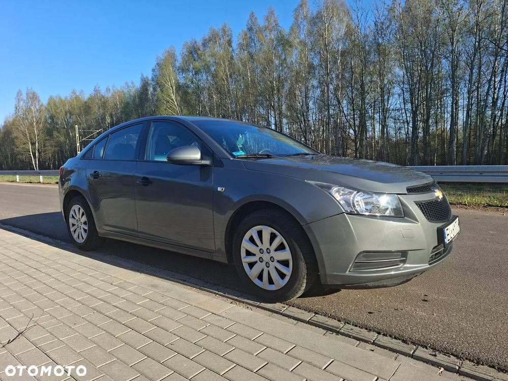 Chevrolet Cruze 1.6 Base - 12