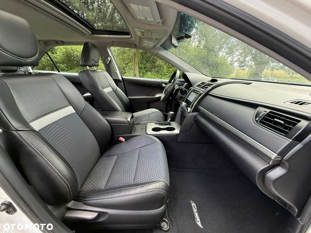 Toyota Camry - 30