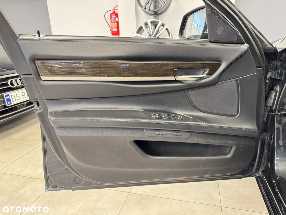 BMW Seria 7 - 24