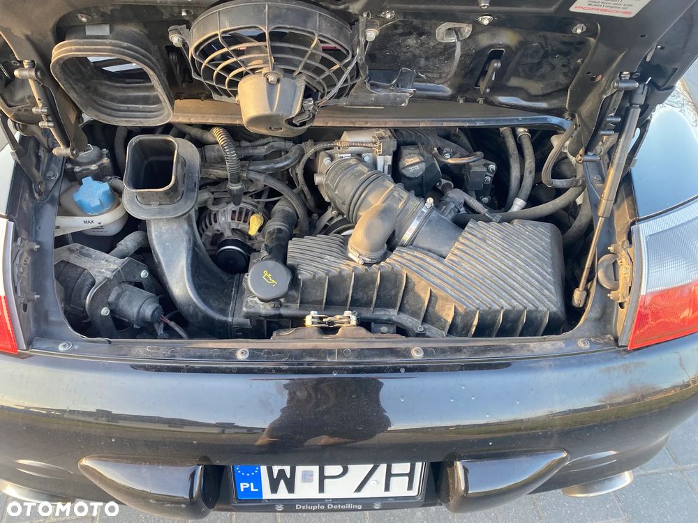 Porsche 911 Carrera 4 Cabrio - 16