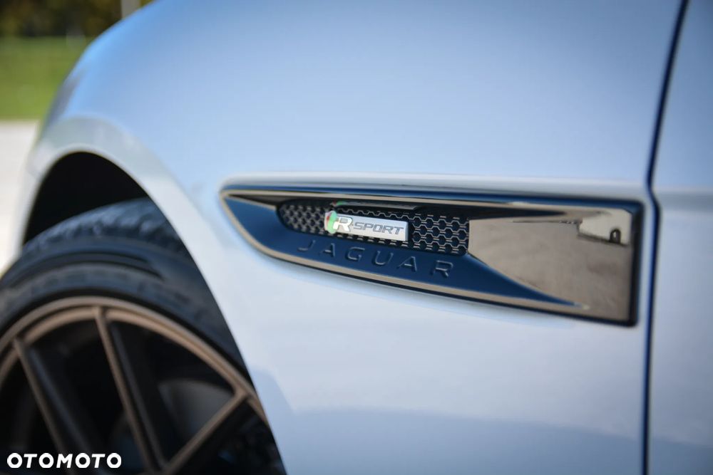 Jaguar XE 2.0 D R-Sport - 12