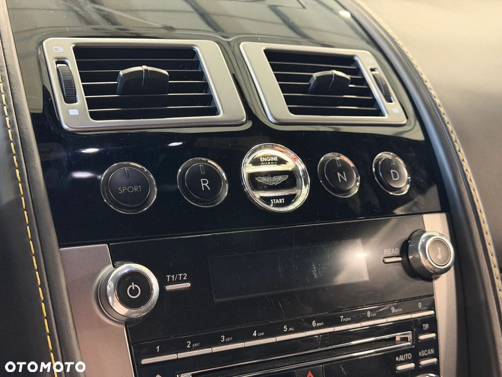 Aston Martin V8 Vantage - 34