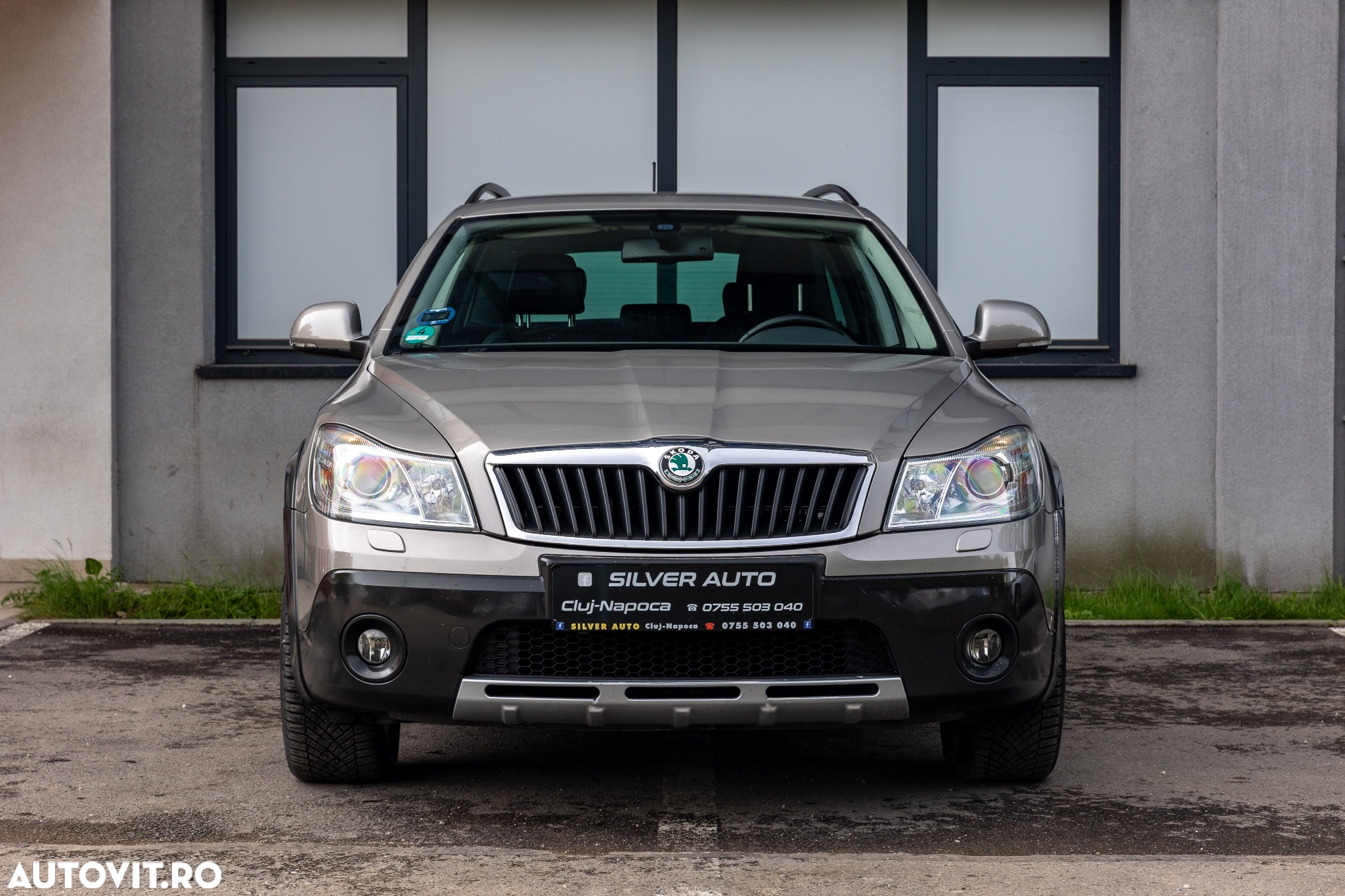 Skoda Octavia Combi 2.0 TDI DPF 4x4 DSG Scout - 9