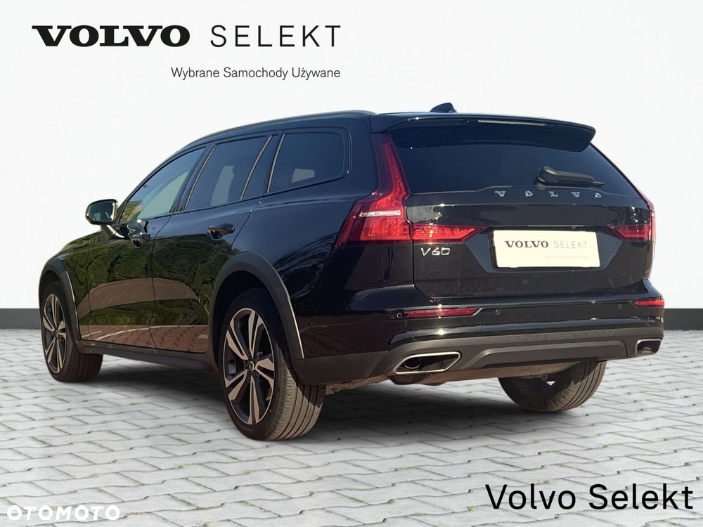 Volvo V60 Cross Country - 8