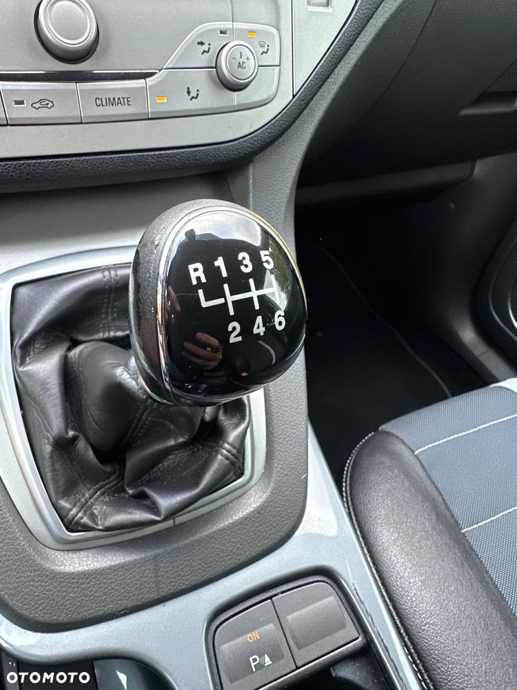 Ford Kuga - 27