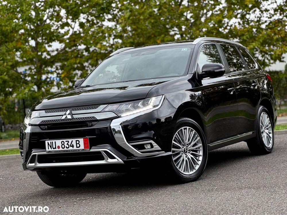 Mitsubishi Outlander 2.4 4WD Plug-In Hybrid Top - 39