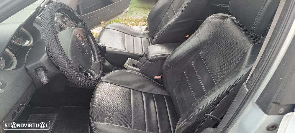 Renault Mégane 1.5 dCi L. Privilège - 5