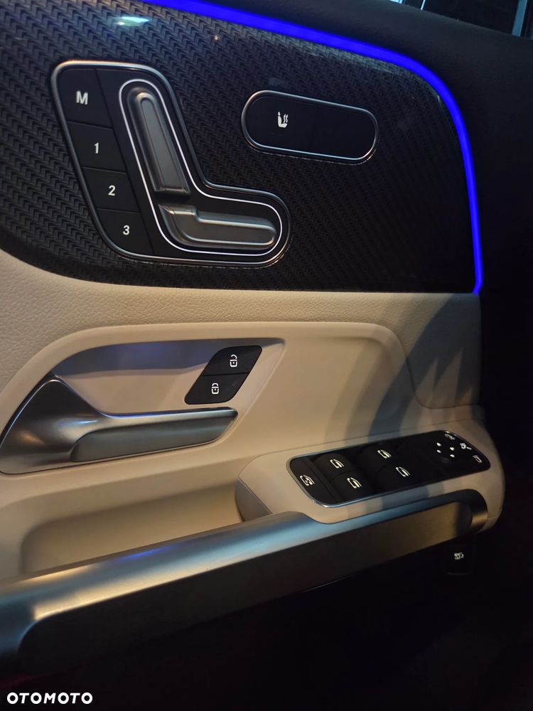Mercedes-Benz GLB - 21