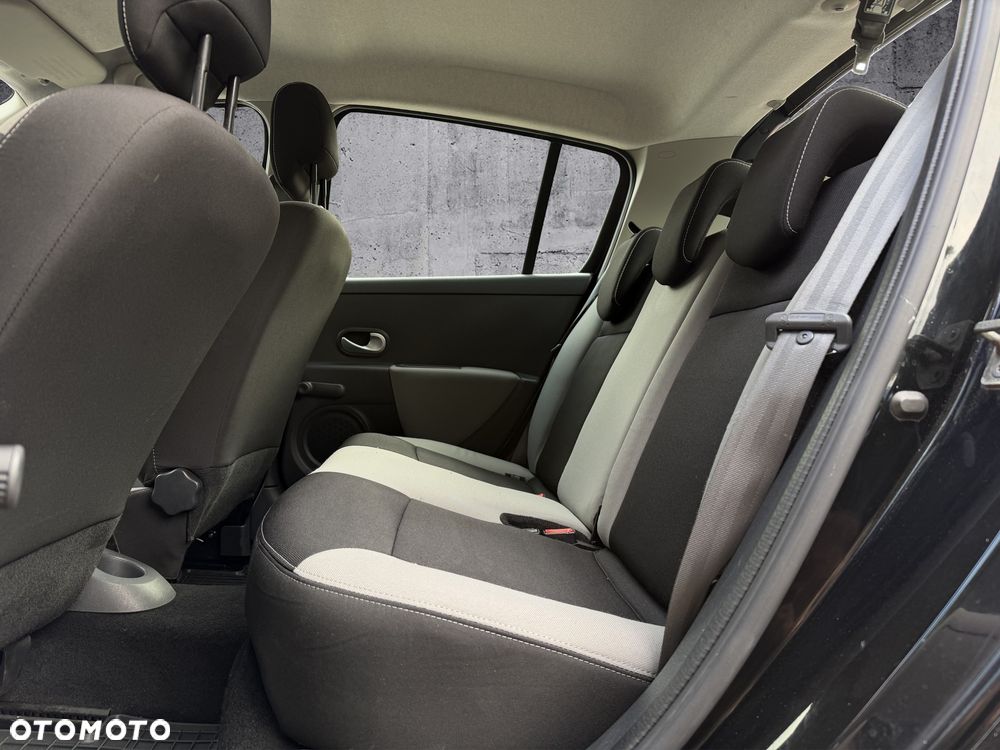 Renault Clio 1.2 16V 75 Expression - 15