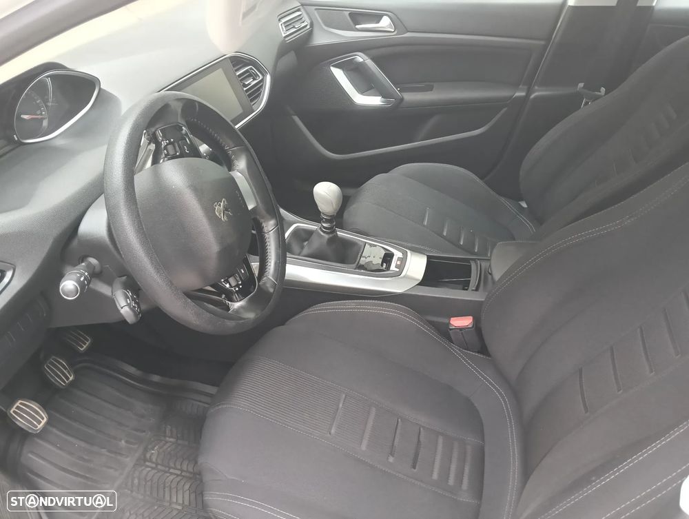 Peugeot 308 1.6 e-HDi Allure J17 - 12