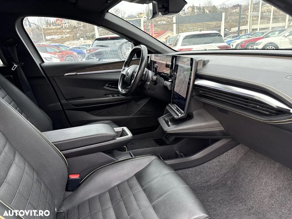 Renault Megane E-TECH 60 kWh 220 CP Iconic - 13