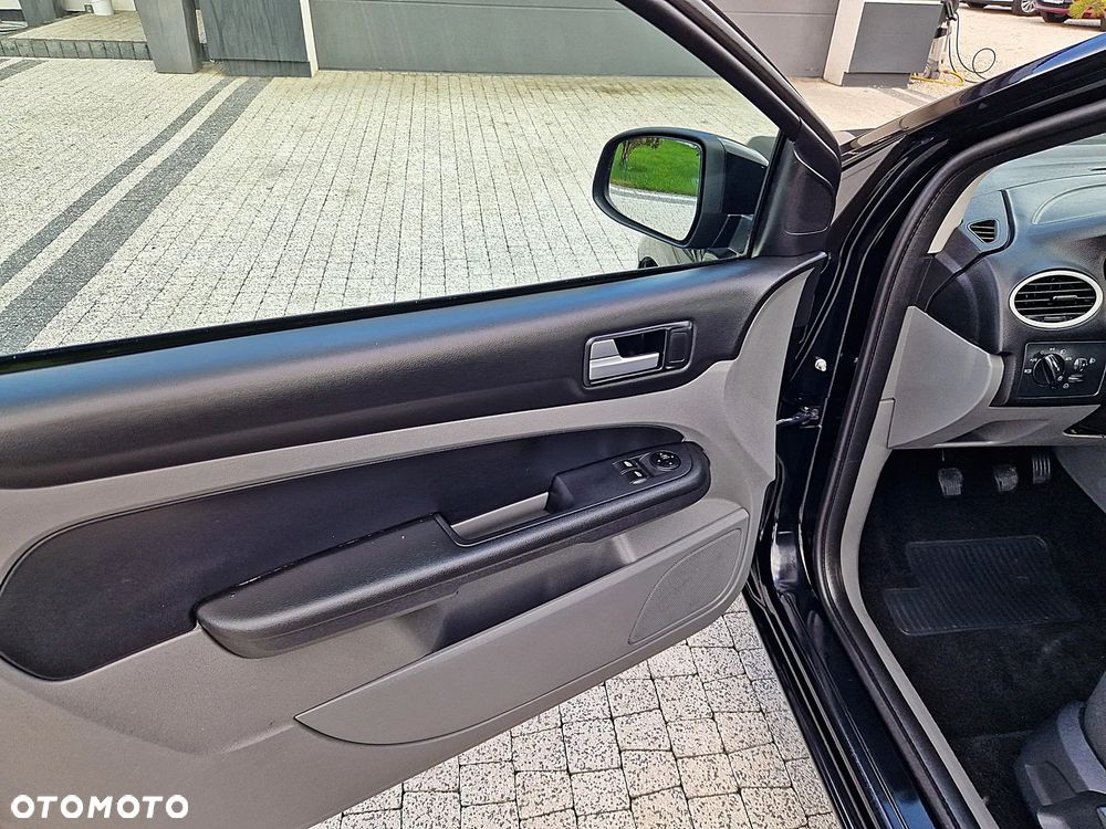 Ford Focus 1.6 16V Titanium - 15