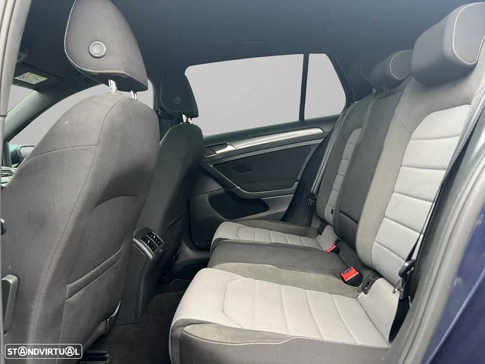 VW Golf 1.6 TDi R-Line - 12