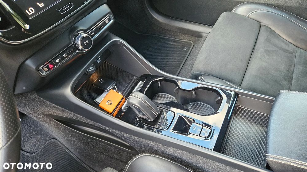 Volvo XC 40 T5 Twin Engine DKG R-Design - 20