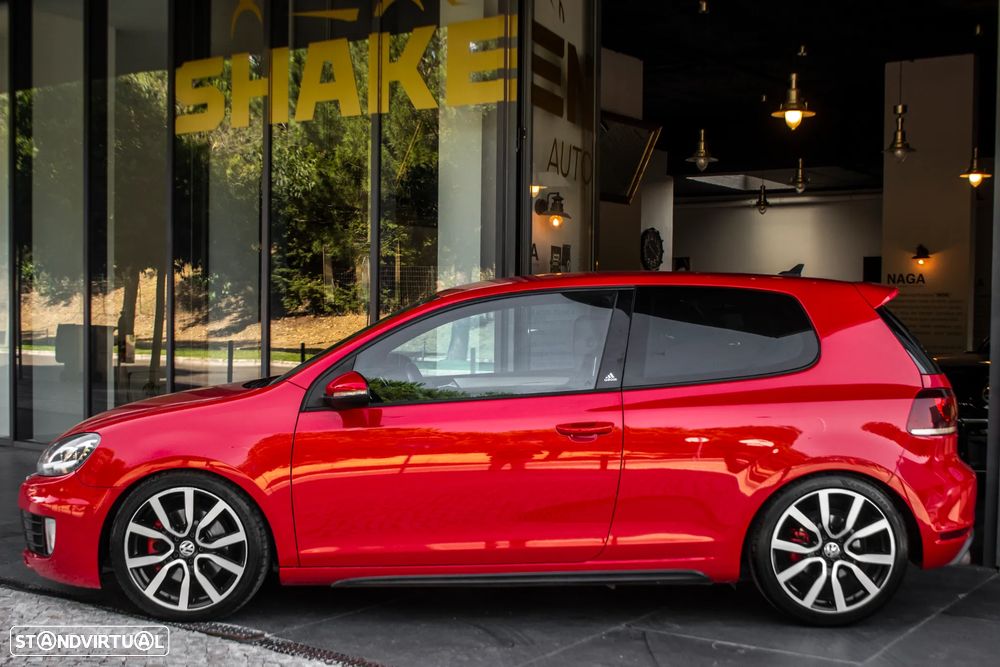 VW Golf 2.0 GTI DSG adidas - 2