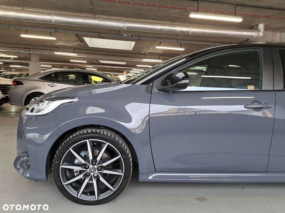 Toyota Yaris Hybrid 1.5 GR Sport - 38