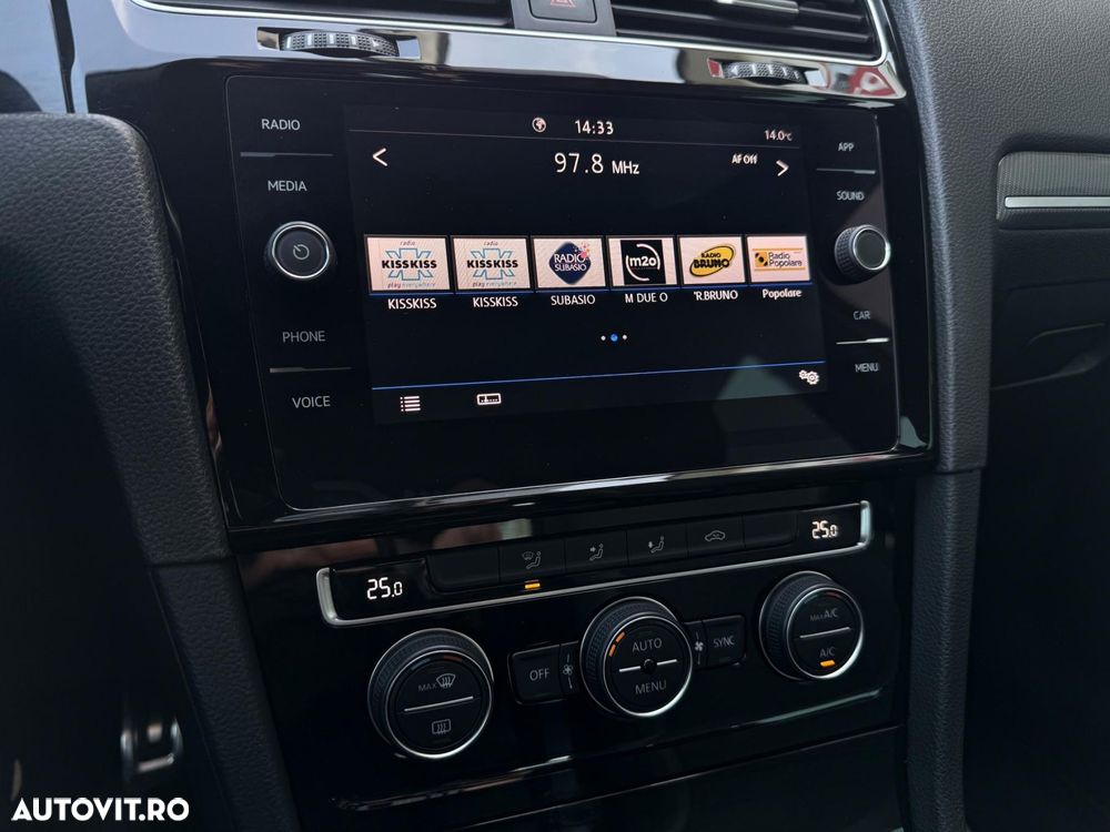 Volkswagen Golf - 12