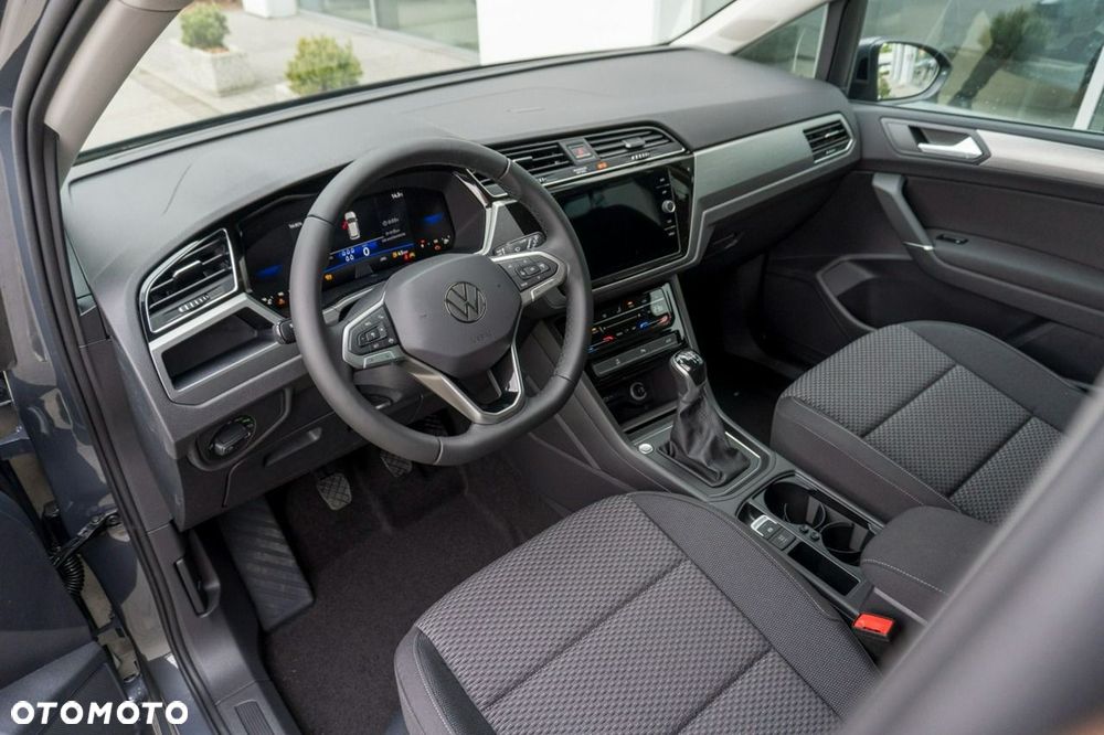 Volkswagen Touran - 10