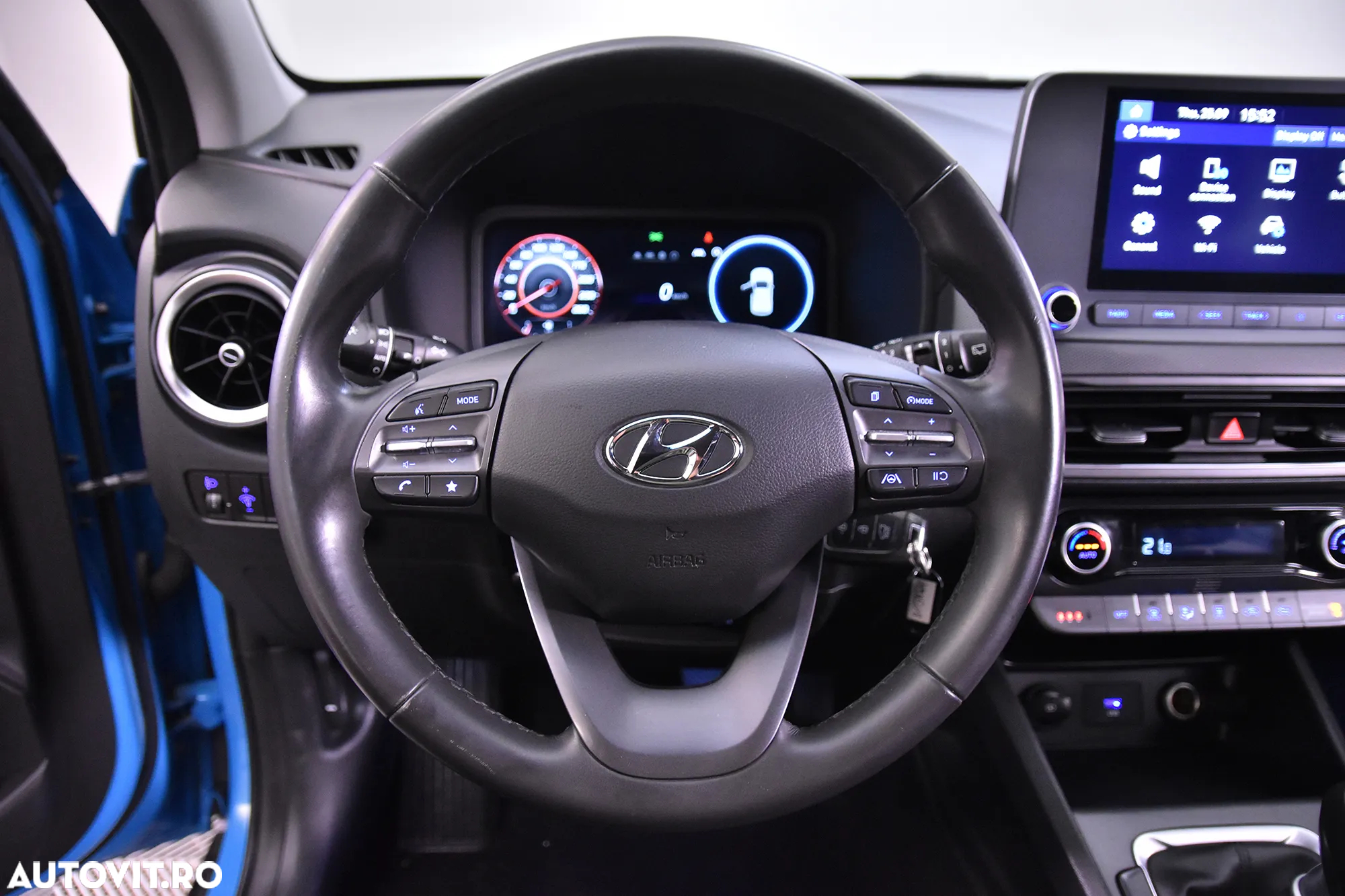 Hyundai KONA - 16