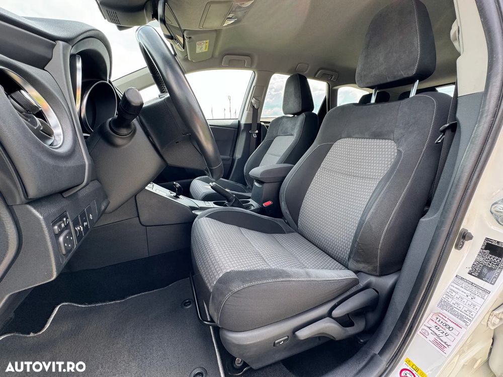 Toyota Auris 1.8 L VVT-i Sol+ - 21