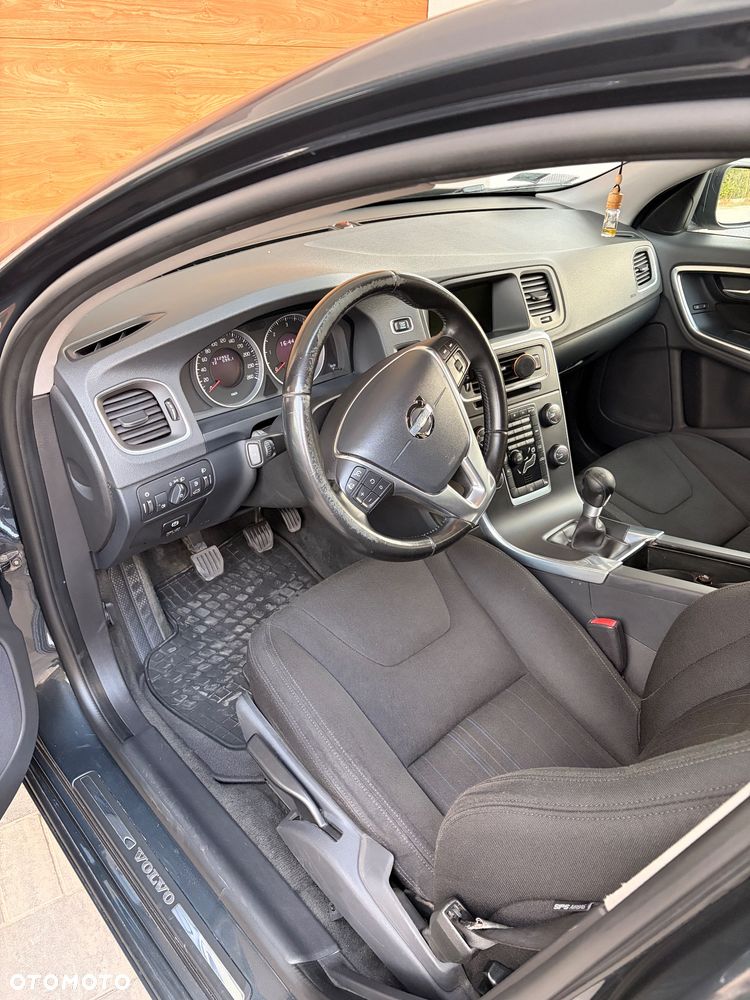 Volvo V60 D4 - 24