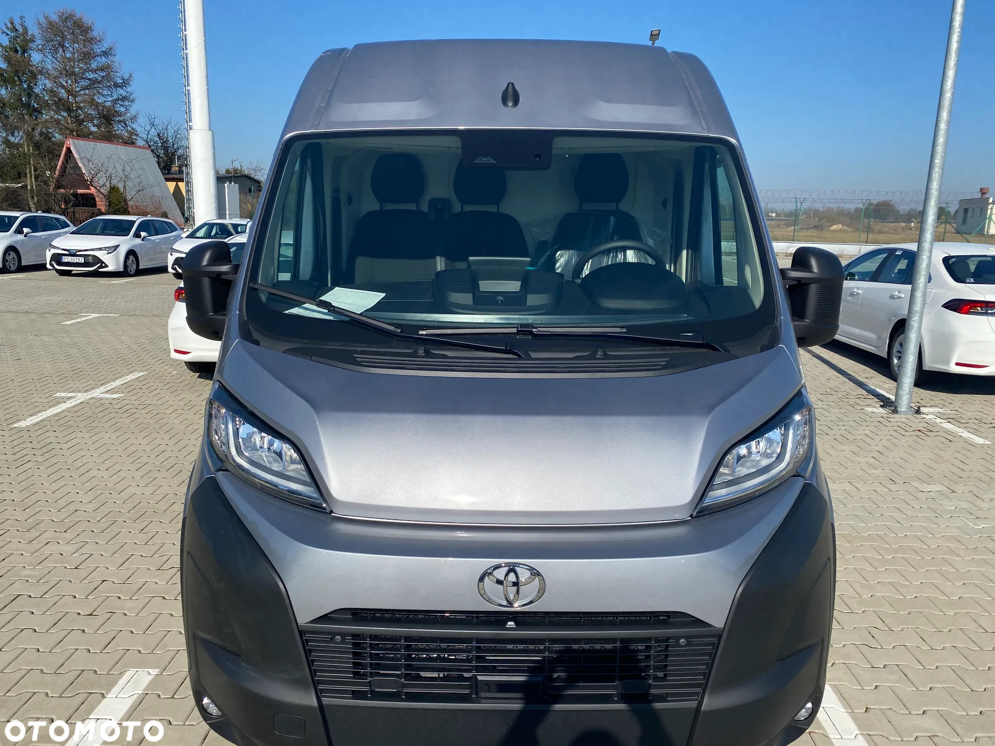 Toyota PRACE MAX L4H2 - 17