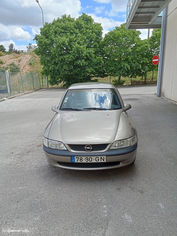 Opel Vectra 1.6i GL - 1