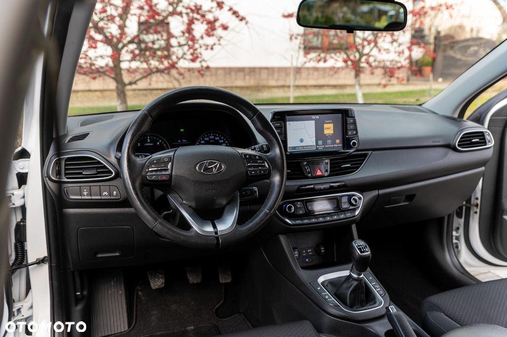 Hyundai i30 1.6 CRDi Fifa World Cup Edition - 16