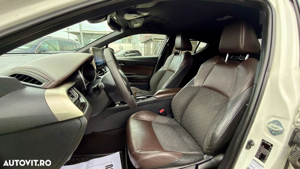 Toyota C-HR Hybrid Lounge - 14
