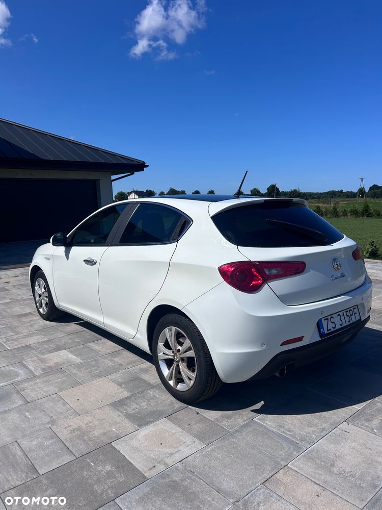 Alfa Romeo Giulietta 1.6 JTDM Distinctive - 8