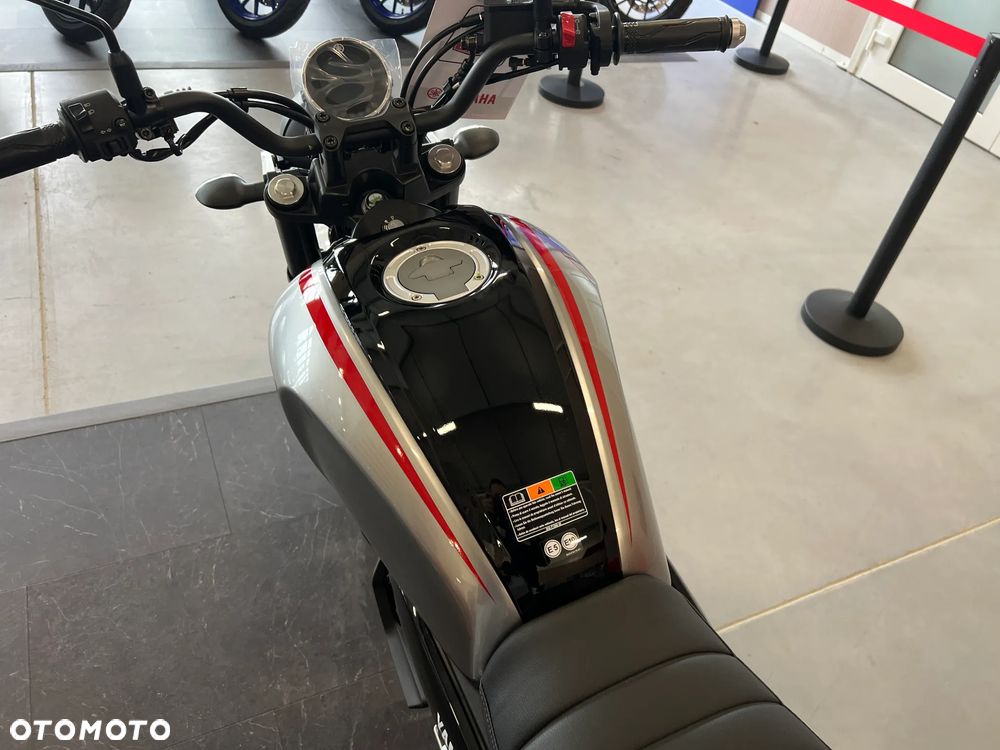 Yamaha XSR - 9