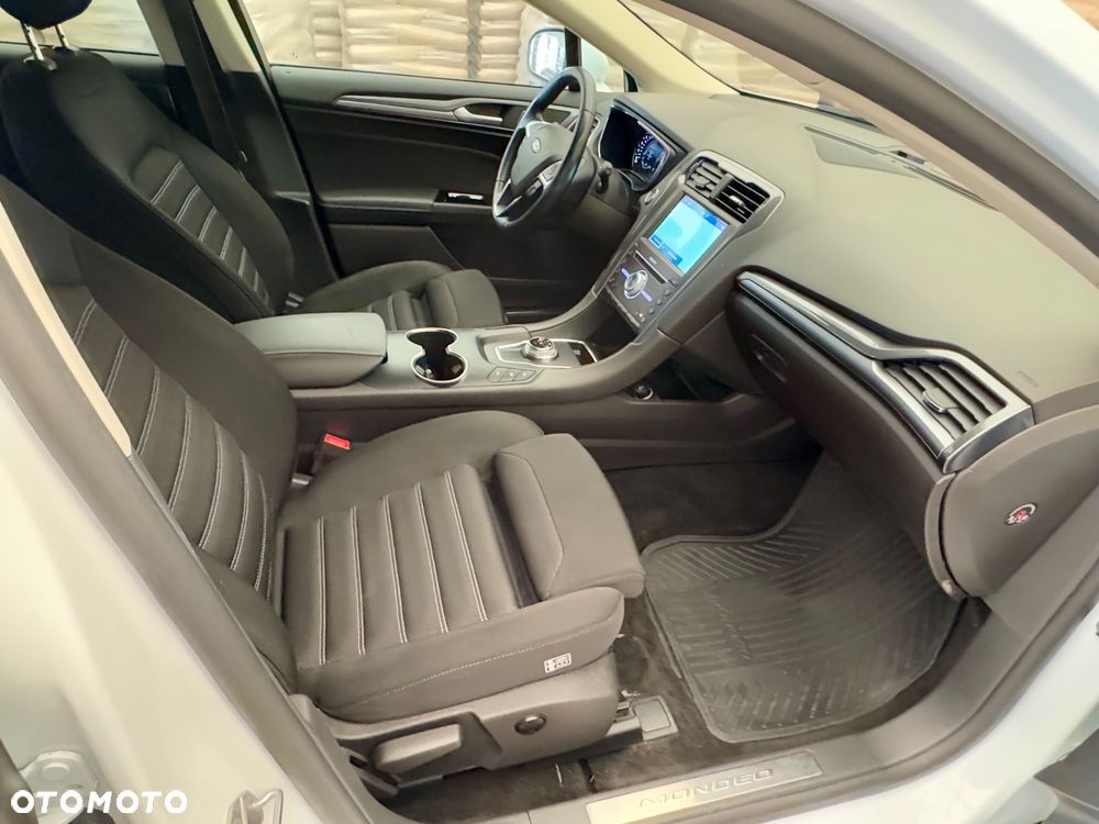 Ford Mondeo 2.0 EcoBlue Titanium - 24