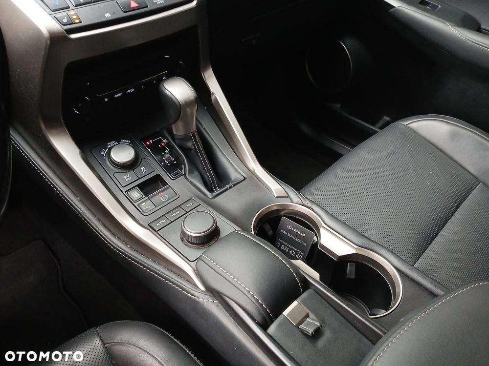 Lexus NX 300h Comfort AWD - 19